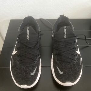 Nike women’s free run sneaker size 7.5